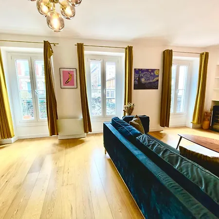 Elegant & Chic A Apartment *